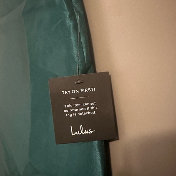 Lulus short formal dress! Perfect for any holiday party! NEW WITH TAGS - Picture 2 of 3